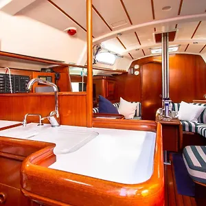 Botel Deliziosa Barca A Vela In Esclusiva Con Parcheggio Gratuito, Sanremo